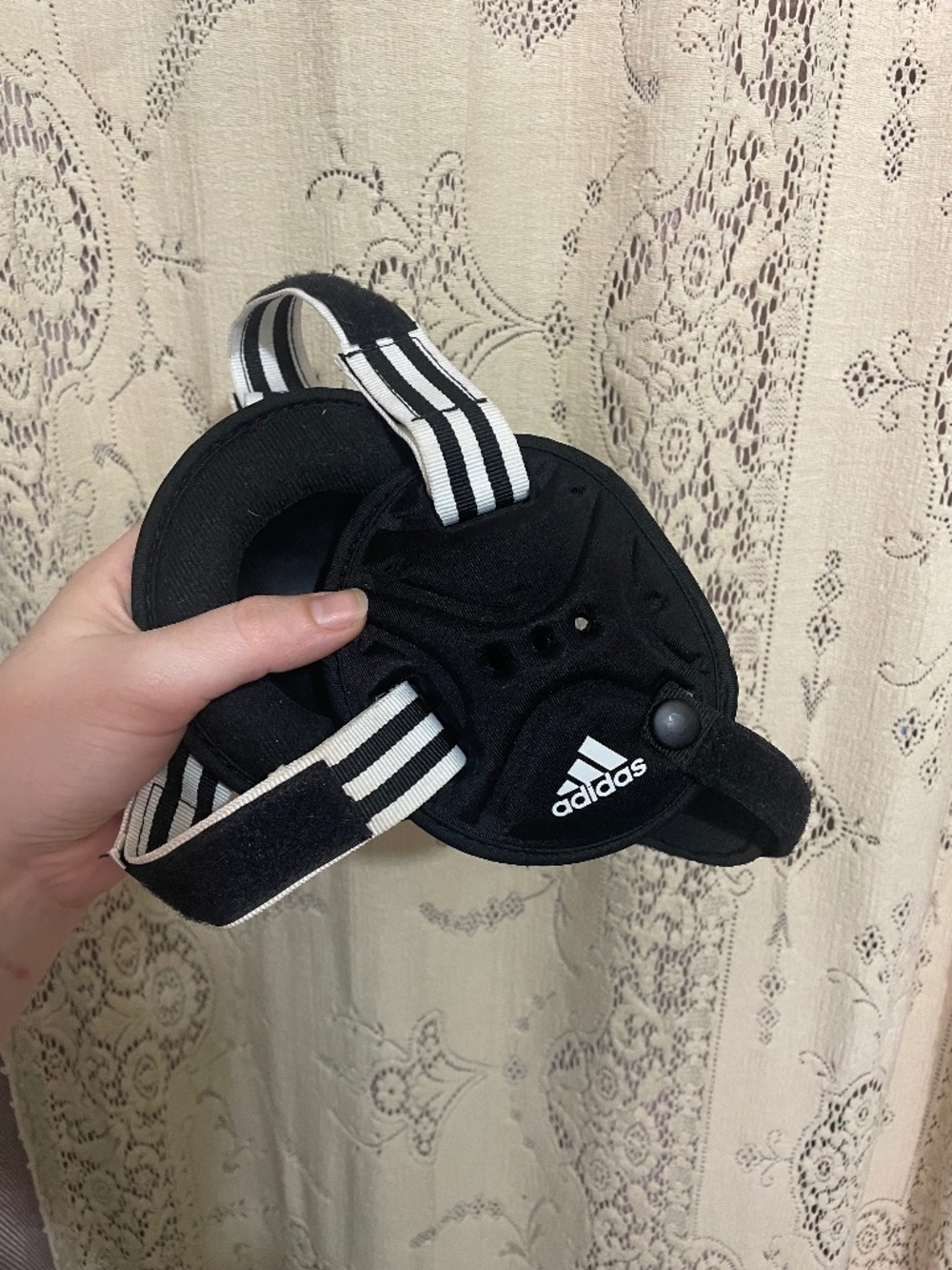 Adidas: Wizard youth wrestling ear guards in black with white straps